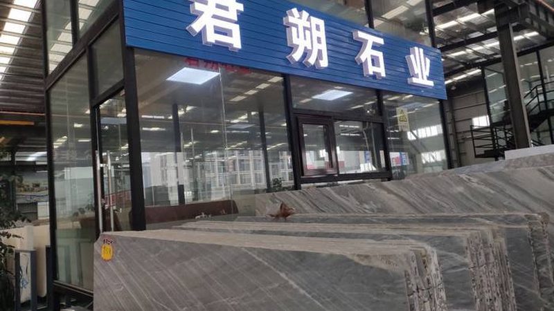 大理石背景墙安装完成后，日常维护保养同样重要。以下是一些保养建议：