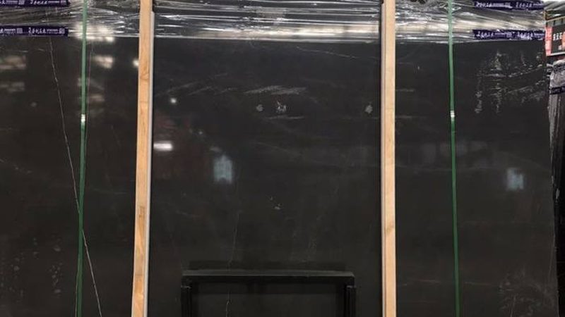 微晶石背景墙：材料之美，价格之谜